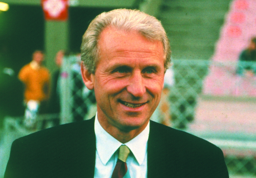 File:Matthäus, Trapattoni - FC Inter 1989-90.png - Wikipedia