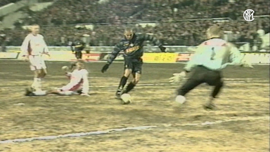 22 anni fa la danza di Ronaldo sul fango gelato di Mosca | Inter.it