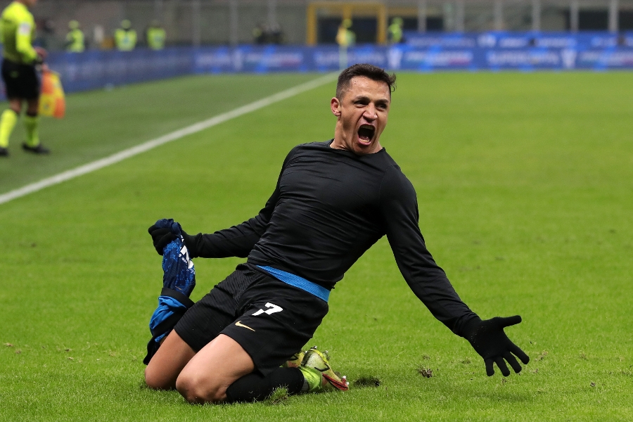 Alexis Sánchez celebrando su gol en la Supercopa de Italia